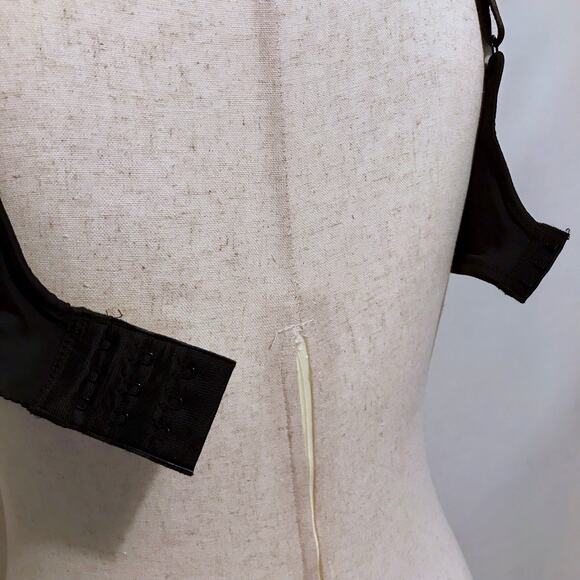 Bali NWT Smoothing Black Bra Women 40C - Picture 8 of 11